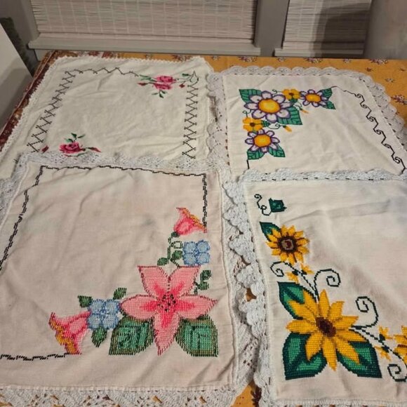 Vintage embroidered floral placemats - Picture 2 of 5
